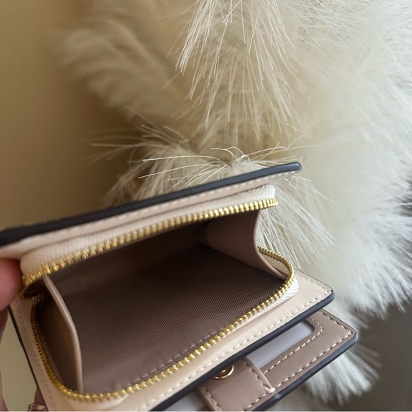 Coach Snap Wallet With Star Print - Picture 5 of 13